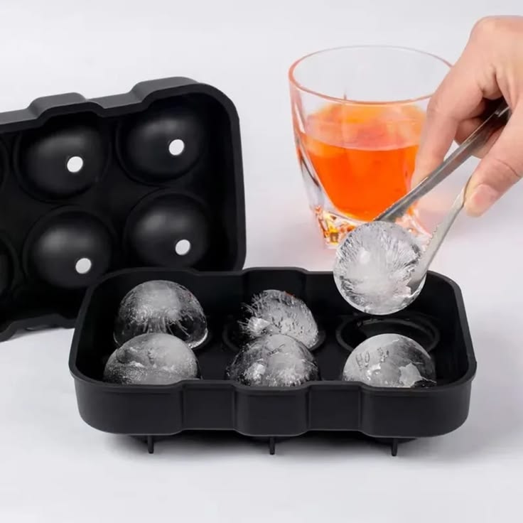 1 Pc Ice Cubes Tray, 6-Grid Ice Cubes Maker Round Ice Cubes Tray Silicone Ice Mold Party bar (Random Color)